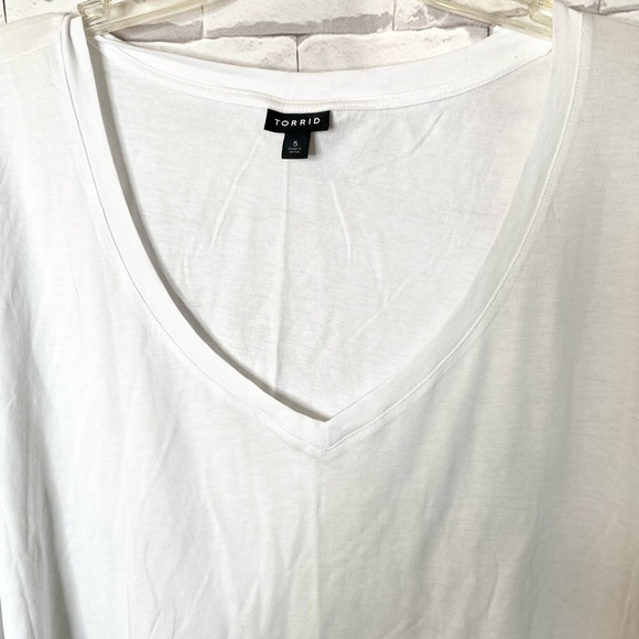 Torrid soft White Premium Vneck Tshirt 5 - Picture 5 of 7
